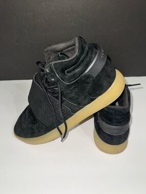 Adidas Tubular I Men’s I Invader Strap I Blk-Suede High-Top Sneakers w/ Gum Sole
